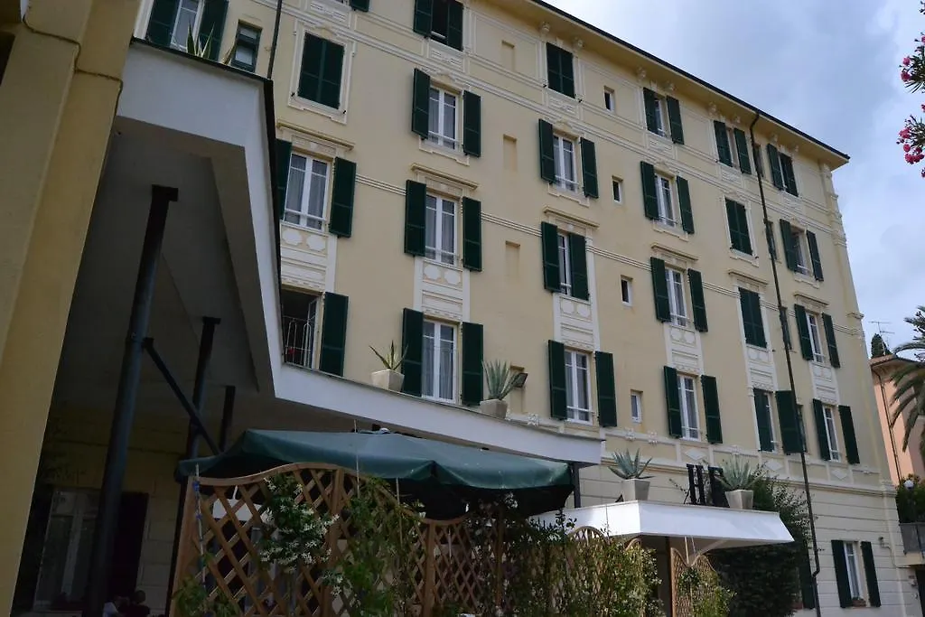 Hotel Esperia 斯波托尔诺 2*,